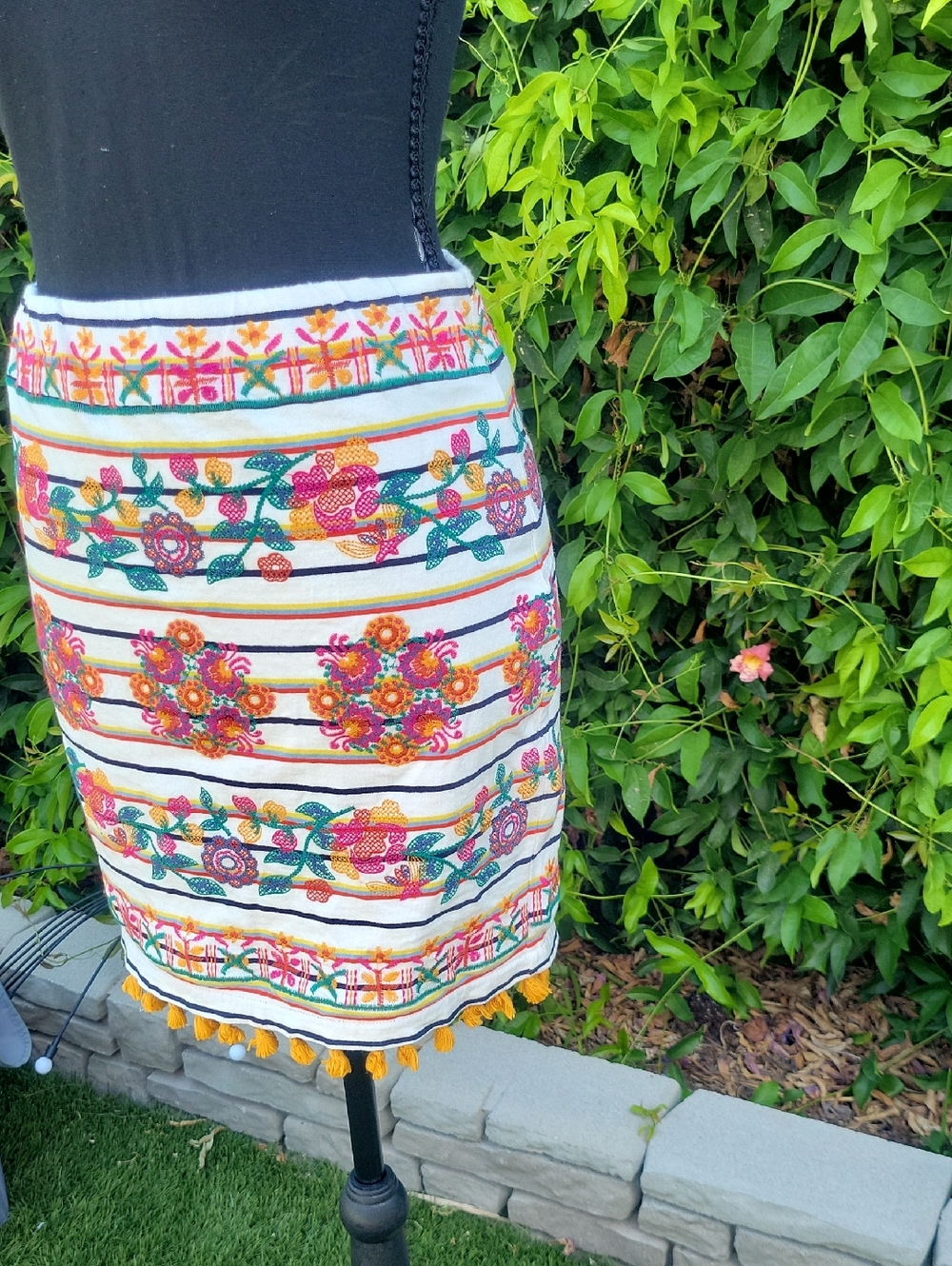 THML Multicolor Embroidered Pencil Skirt Southwest Boho Vibes Sz S - Picture 3 of 16